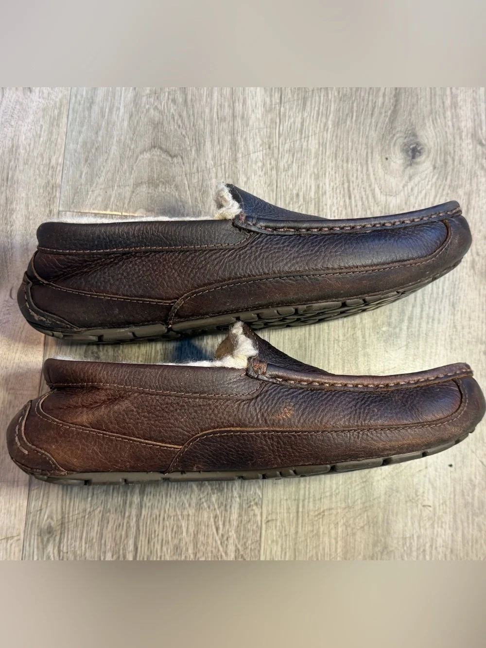 UGG Ascot Men's Dark Brown Leather Shearling Slip-On Loafers Size 9 US
